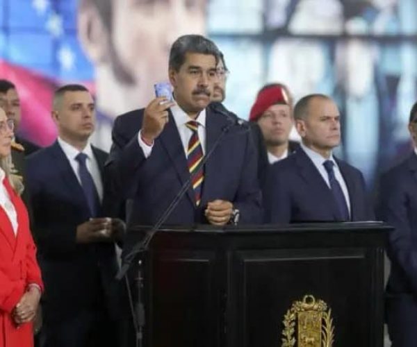 EM RESPOSTA À FRAUDE ELEITORAL NA VENEZUELA OS ESTADOS UNIDOS APLICAM SANÇÕES CONTRA ALIADOS DE MADURO